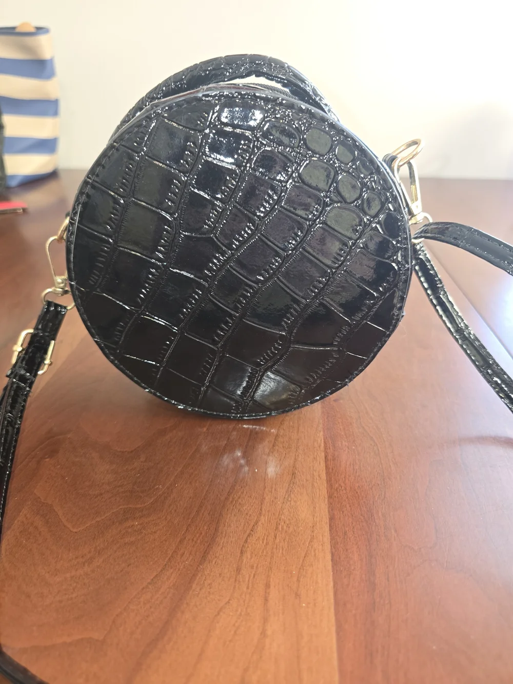 Black Croc-Texture Round Crossbody Bag with Detachable Strap